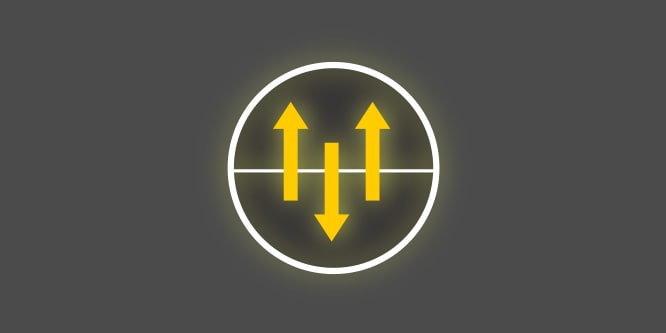 Gulvit ikon med pilar i en cirkel som pekar uppåt och nedåt, på mörkgrå bakgrund, som visar andningsförmåga och fuktavledning.

